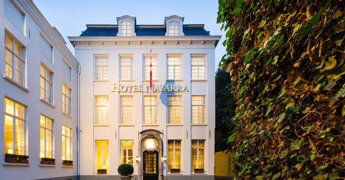 Een foto van de buitenkant van Hotel Navarra Brugge