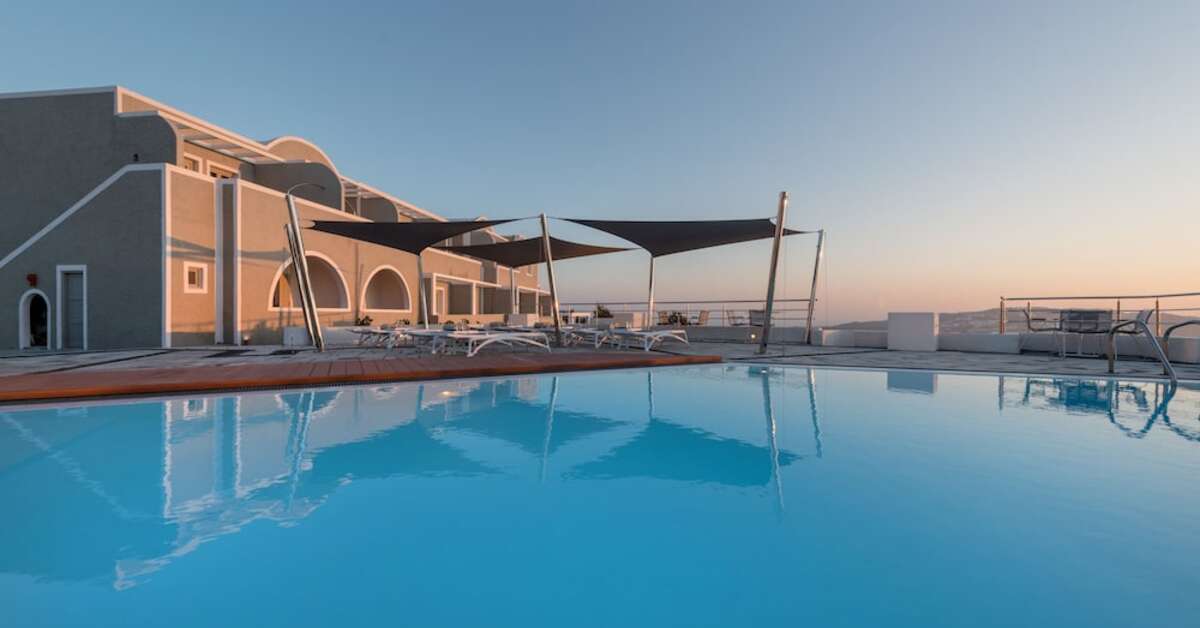 Een foto van het zwembad bij Calderas Dolphin Suites