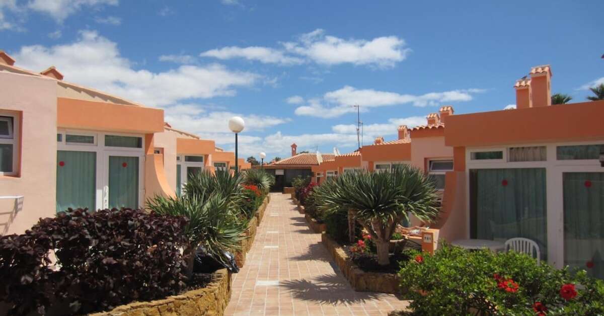Een foto van de buitenkant van Bungalows Castillo Playa