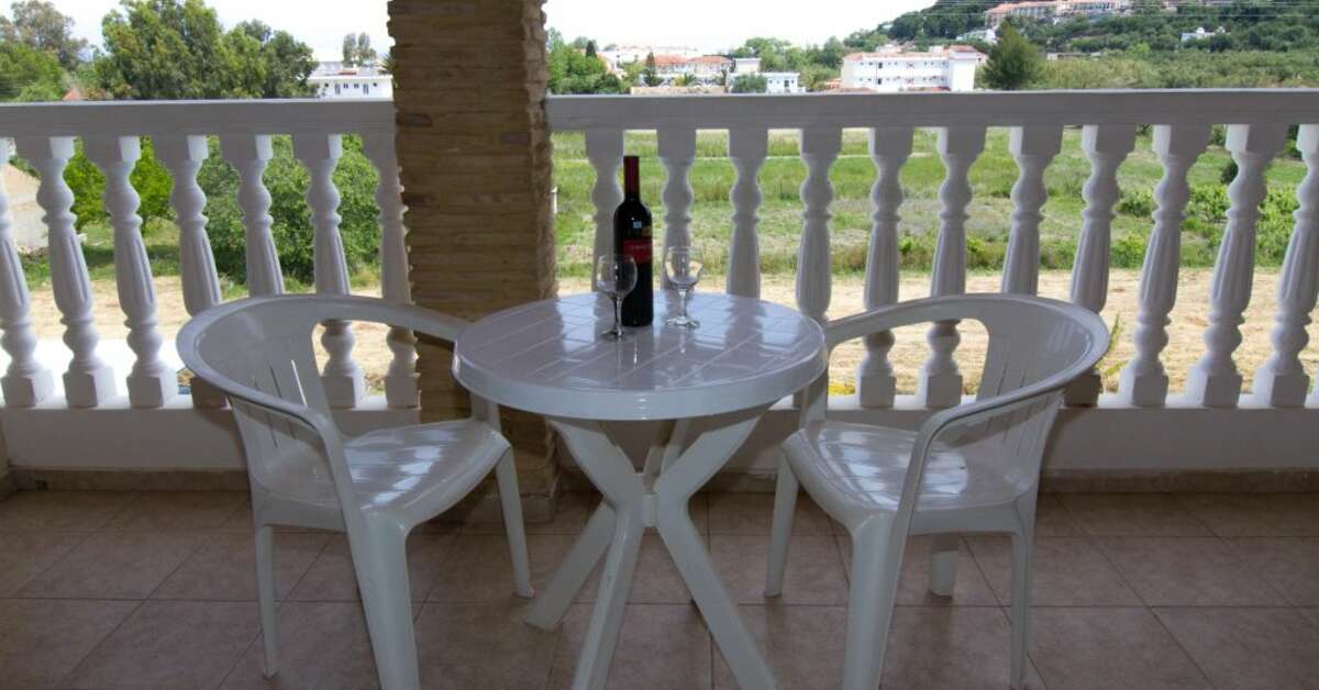 Een foto van het terras bij Sandy Maria Hotel