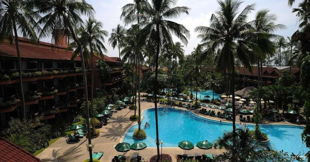 Een foto van het zwembad bij Courtyard Phuket Patong Beach Resort