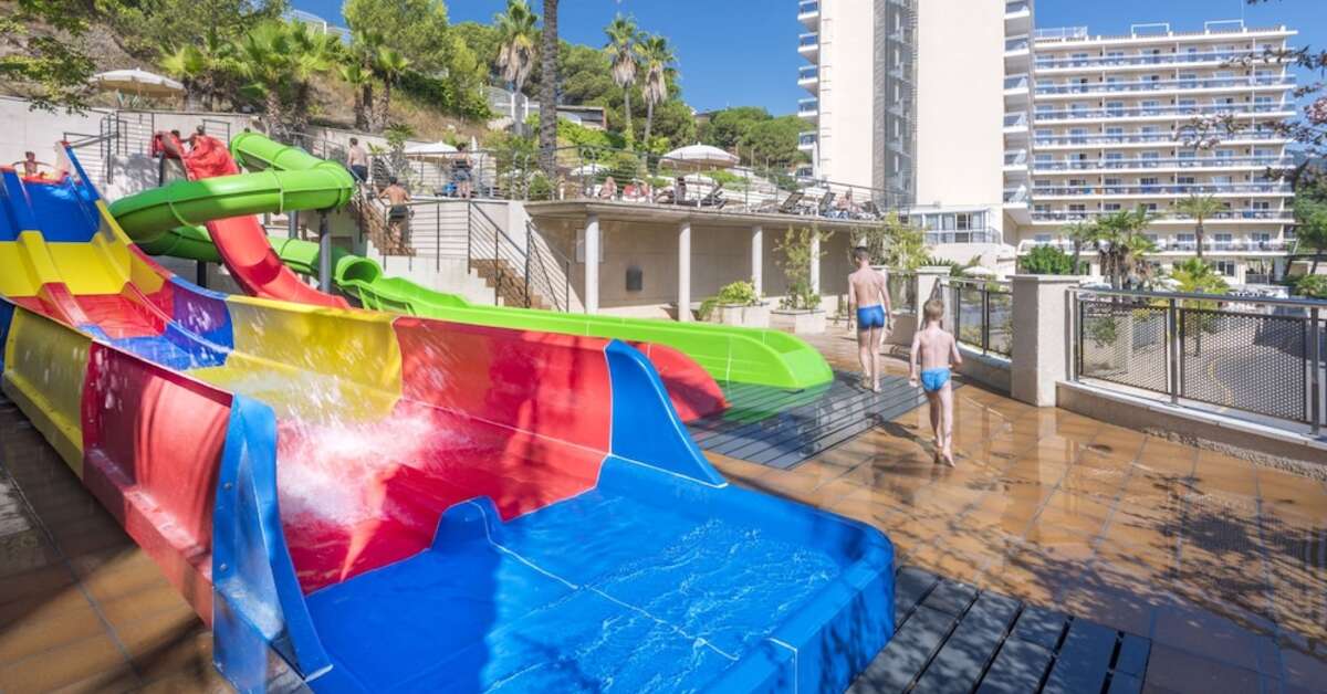 Een foto van het zwembad bij Hotel Oasis Park Splash