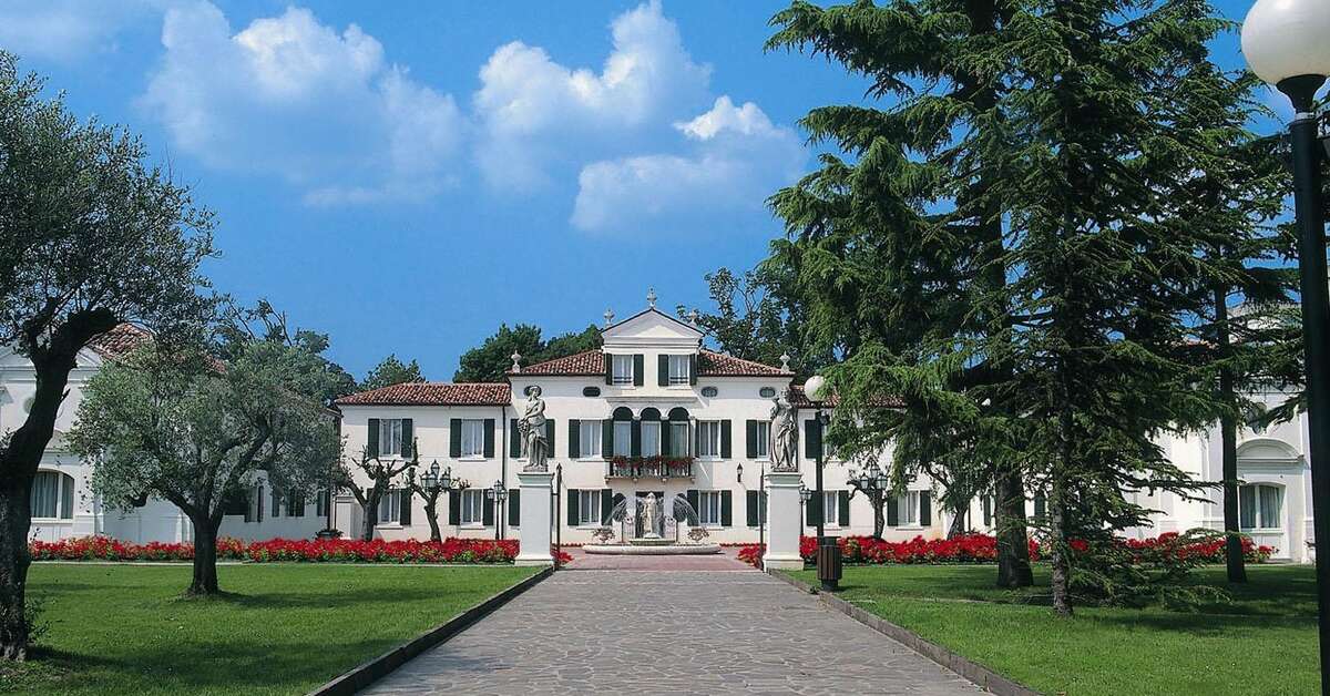 Een foto van de buitenkant van Park Hotel Villa Fiorita