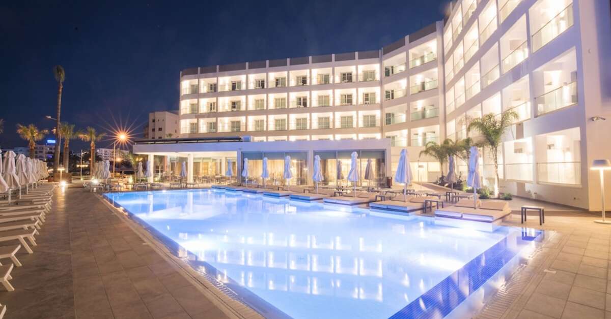 Een foto van het zwembad bij Evalena Beach Hotel