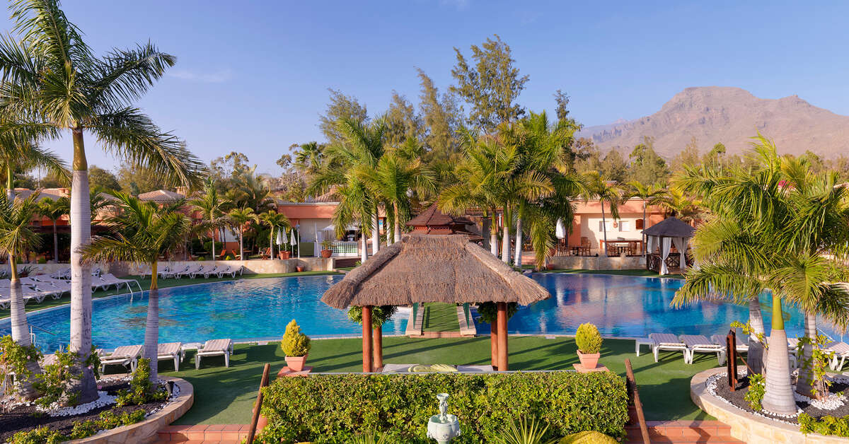 Een foto van het zwembad bij Green Garden Resort