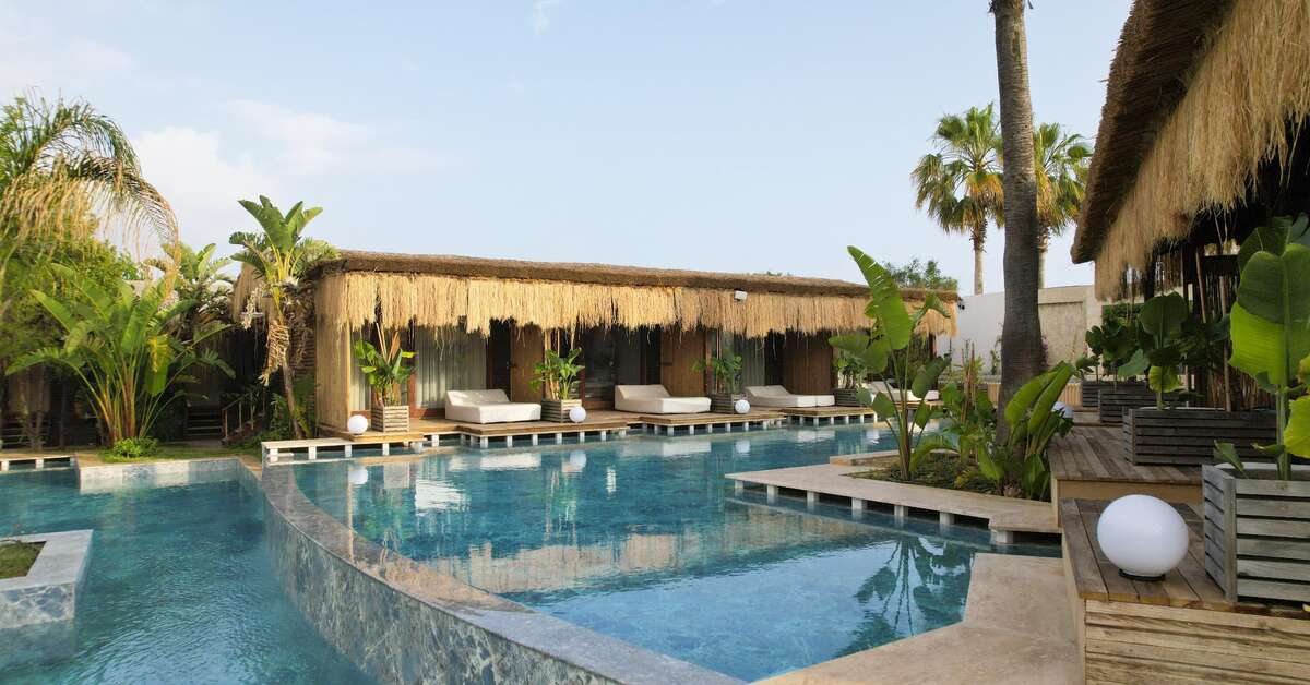 Een foto van het zwembad bij Flora Garden Beach Hotel