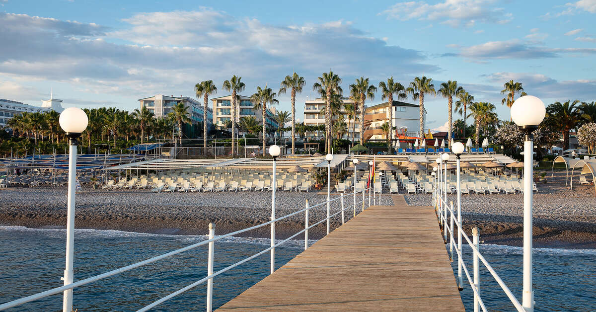 Een foto van het strand bij Galeri Resort Hotel