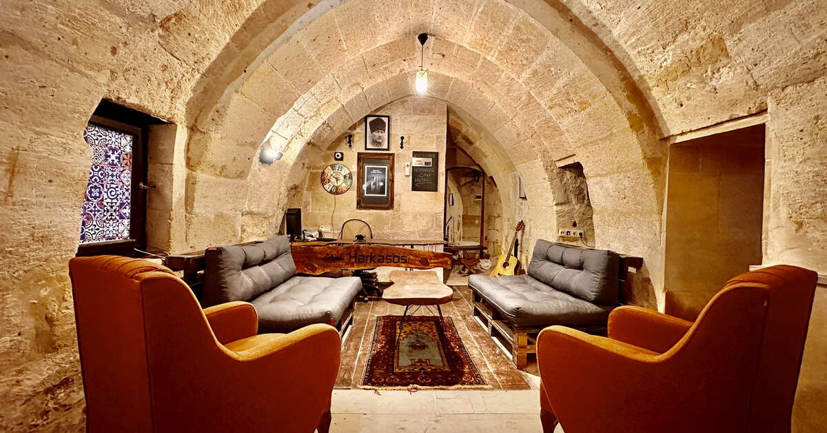 Ein Foto Harkasos Cave Hotel