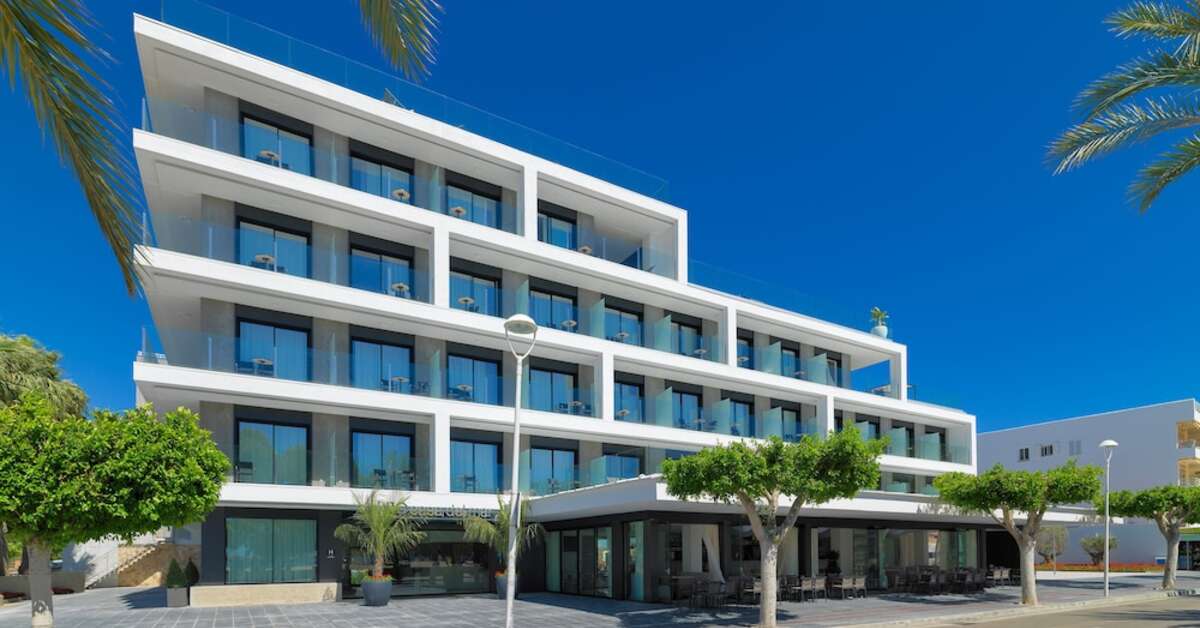 Een foto van de buitenkant van H10 Casa Del Mar