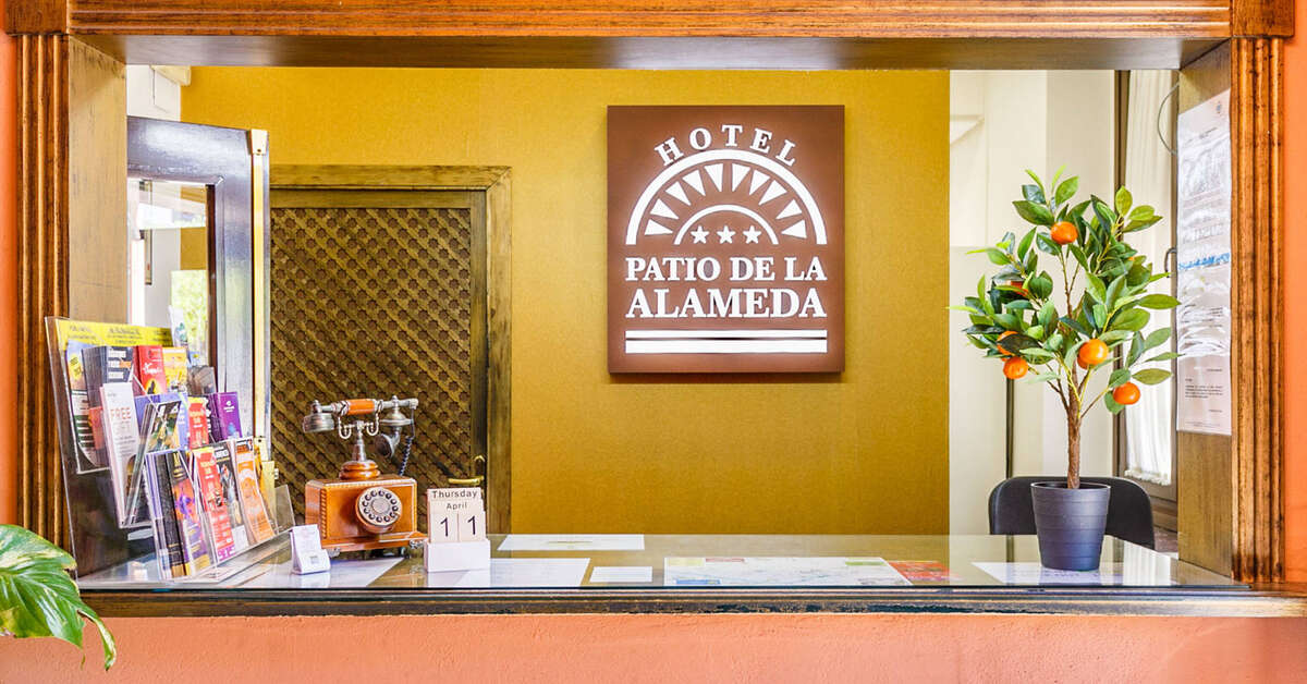 Ein Foto Patio de la Alameda