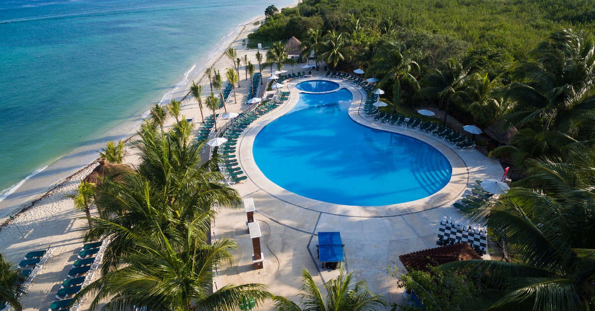 Een foto van het zwembad bij Occidental Cozumel