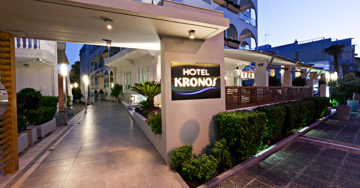 Een foto van de buitenkant van Kronos Hotel
