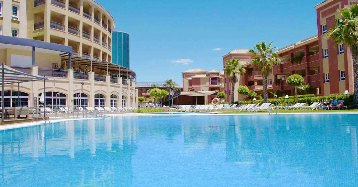 Een foto van het zwembad bij Ama Islantilla Resort