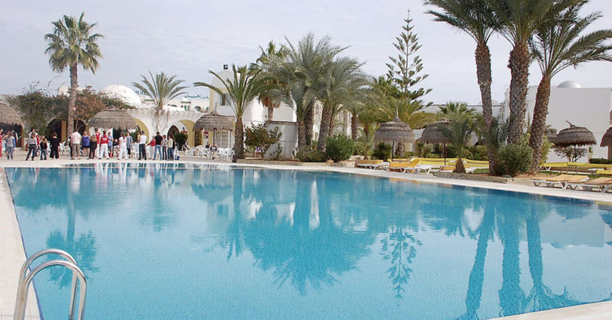 Een foto van het zwembad bij Cedriana Hotel