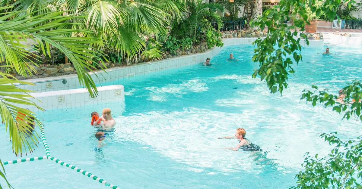 Een foto van het zwembad bij Center Parcs Limburgse Peel