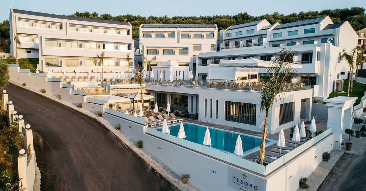 Een foto van de buitenkant van Tesoro Hotel