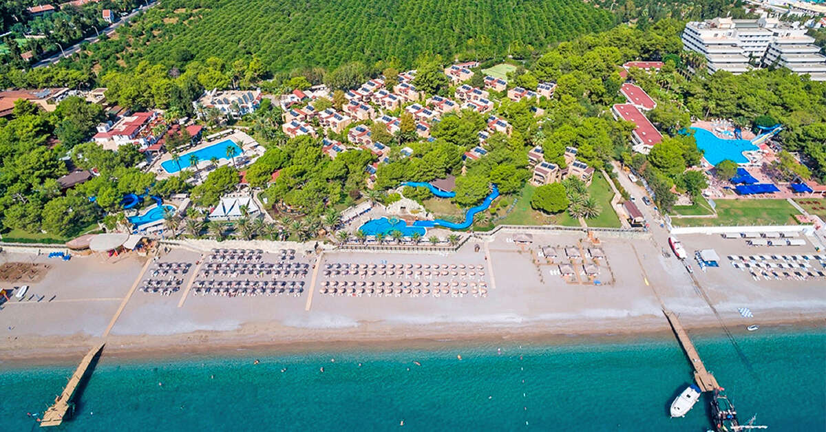 Een foto van het strand bij Pirate's Beach Club