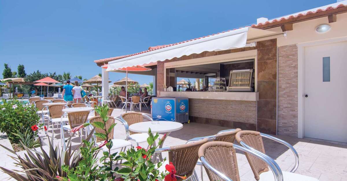 Een foto van het terras bij Kouros Palace