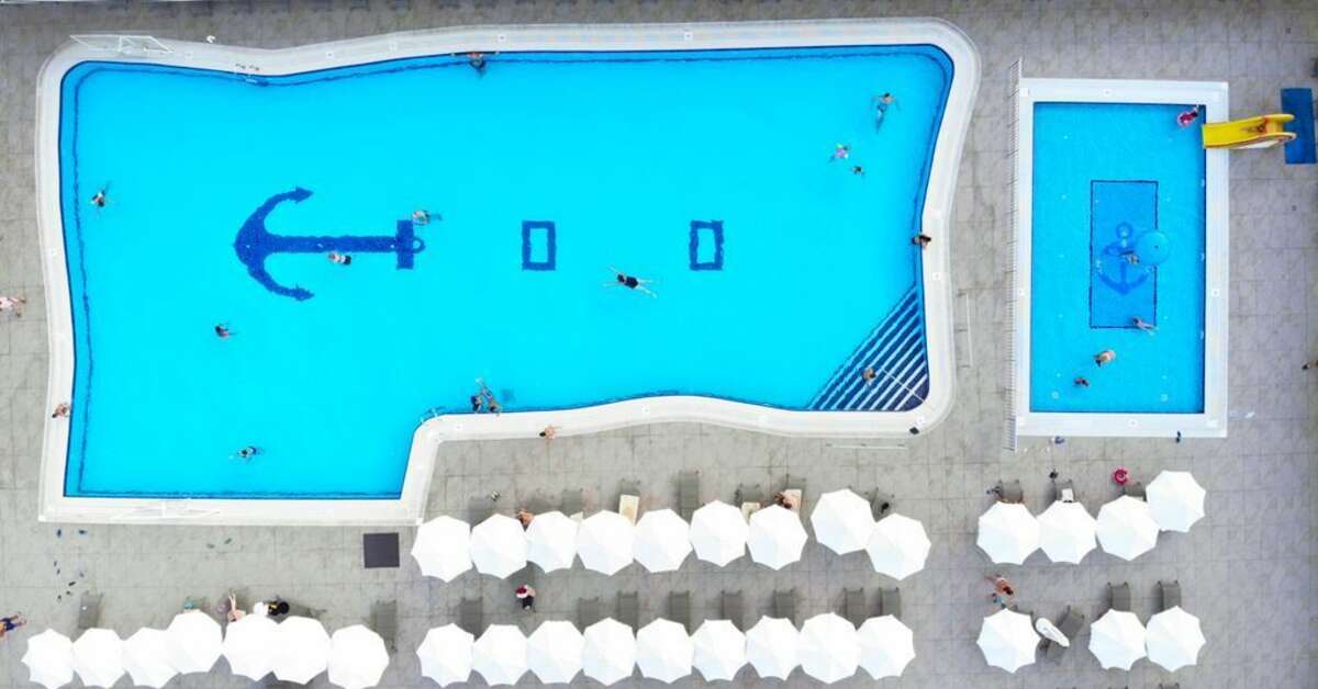 Een foto van het zwembad bij Sailor's Beach Club
