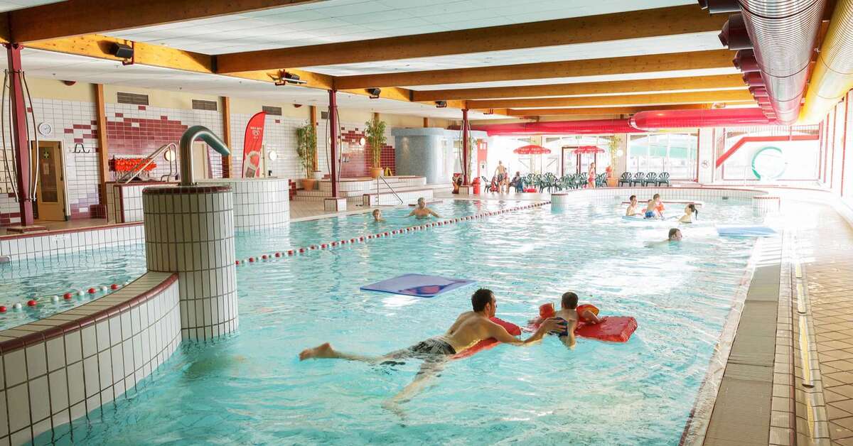 Een foto van het zwembad bij Center Parcs Parc Sandur
