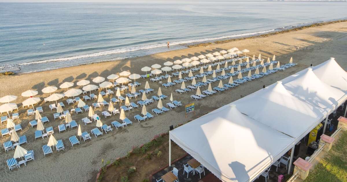 Een foto van het strand bij Sun Star Resort