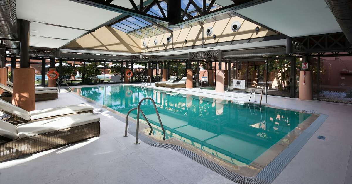 Een foto van het zwembad bij DoubleTree by Hilton Islantilla Golf Resort