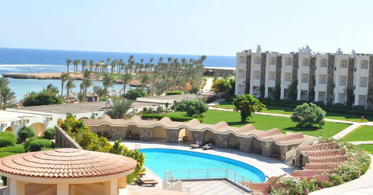 Een foto van het zwembad bij Royal Brayka Resort