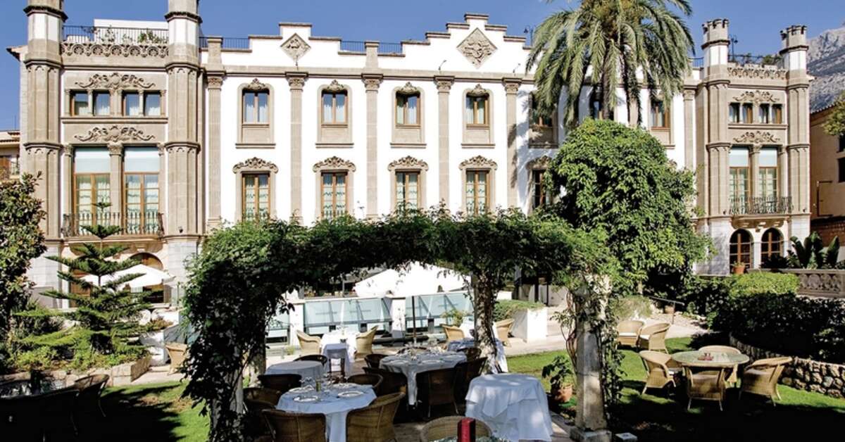 Een foto van de buitenkant van Gran Hotel Soller