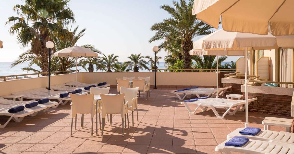 Een foto van het terras bij H-Top Royal Sun