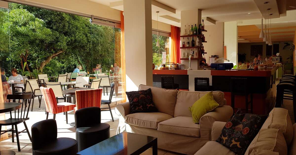 Een foto van het interieur van Ipsos Beach Hotel