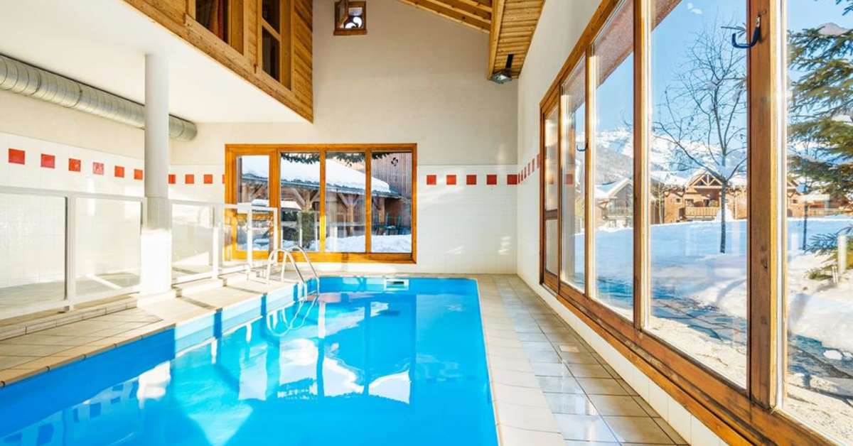 Een foto van het zwembad bij Chalets Les Fermes de Samoëns
