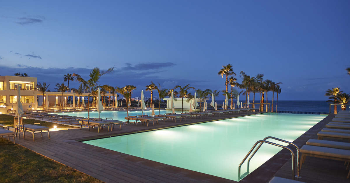 Een foto van het zwembad bij Sunrise Jade Hotel