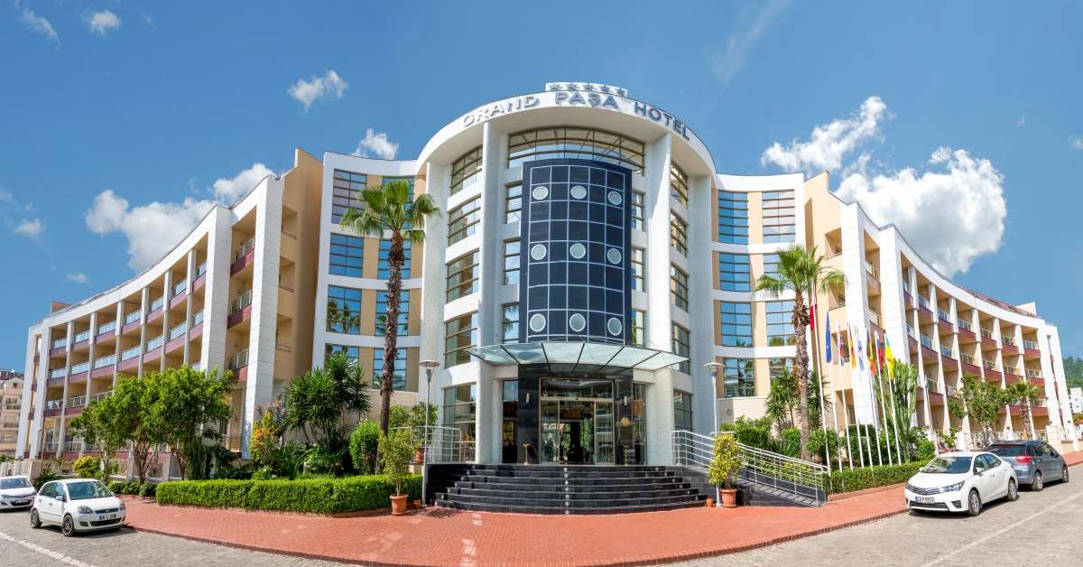 Een foto van de buitenkant van Grand Pasa Hotel