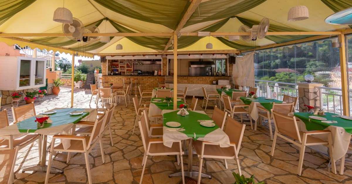 Een foto van het terras bij Aparthotel Angelica