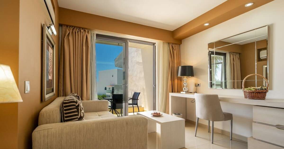 Een foto van Kamari Plus Hotel