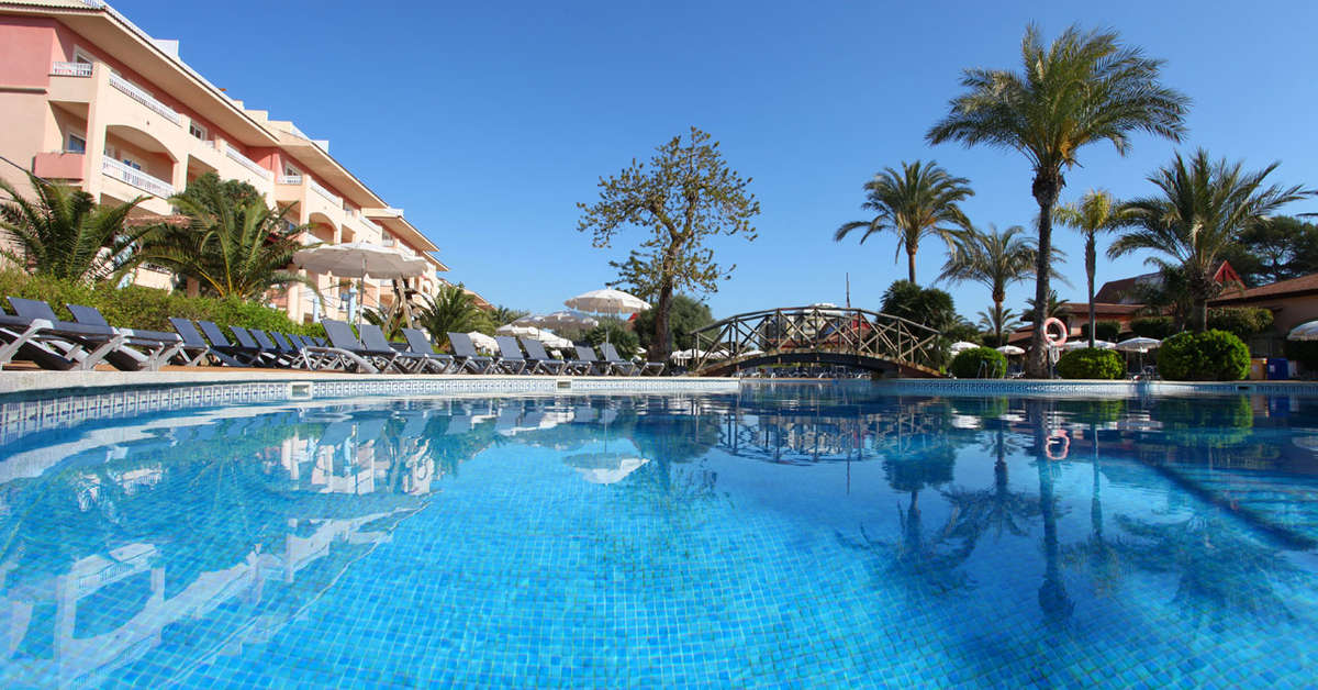 Een foto van het zwembad bij Viva Blue & Spa Aparthotel