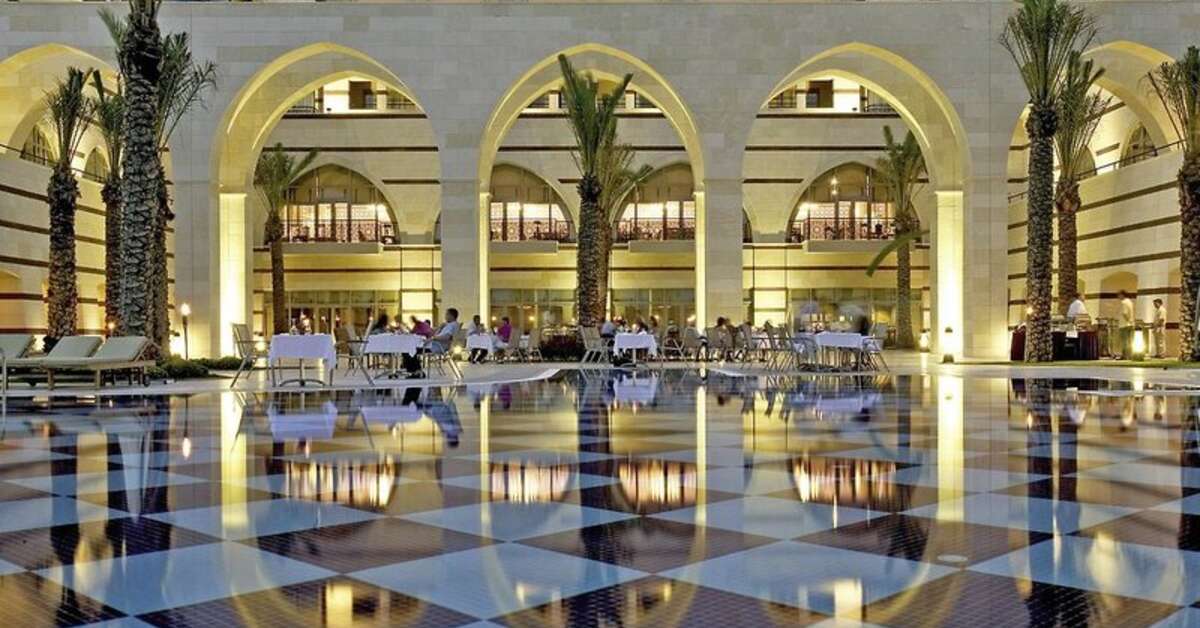 Een foto van het zwembad bij Kempinski Hotel The Dome