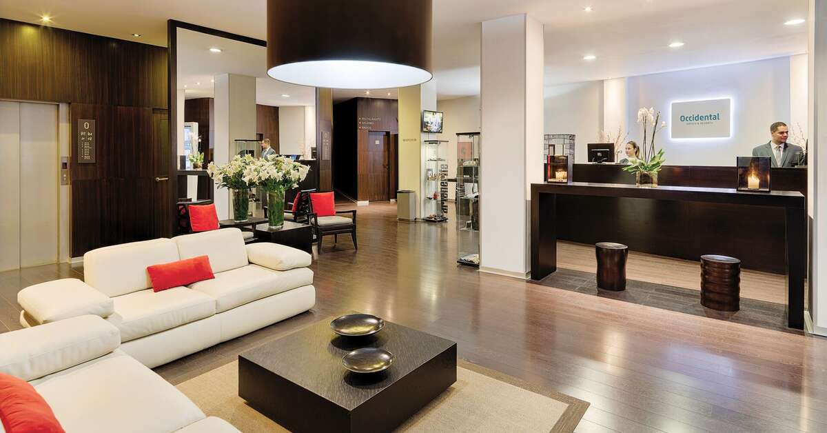 Een foto van het interieur van Barcelo Santa Cruz Contemporaneo