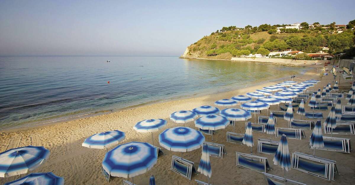 Een foto van het strand bij Villaggio Baia d'Ercole