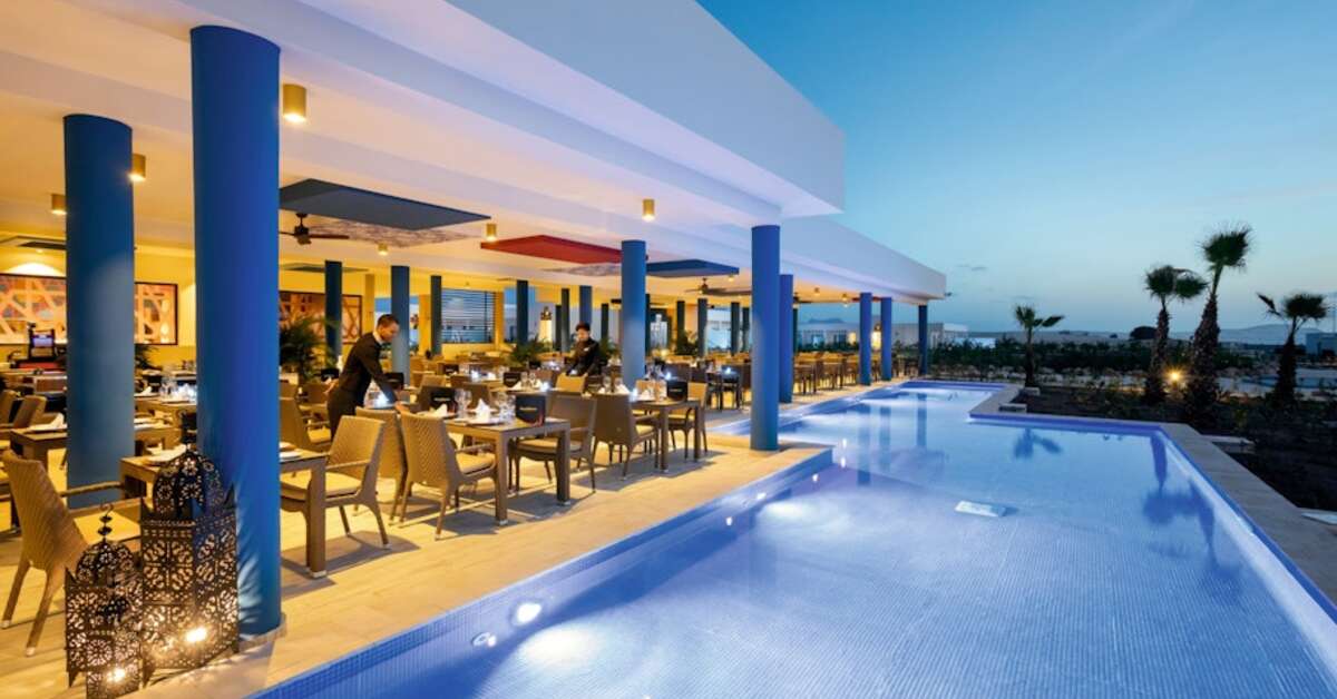Een foto van het zwembad bij Riu Palace Boavista