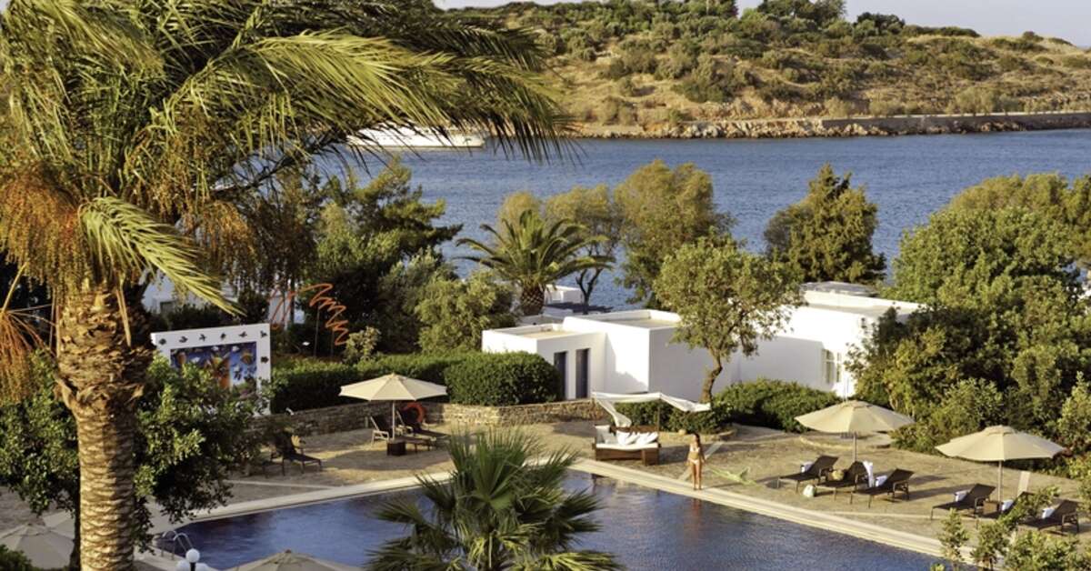 Een foto van het zwembad bij Minos Beach Art Hotel