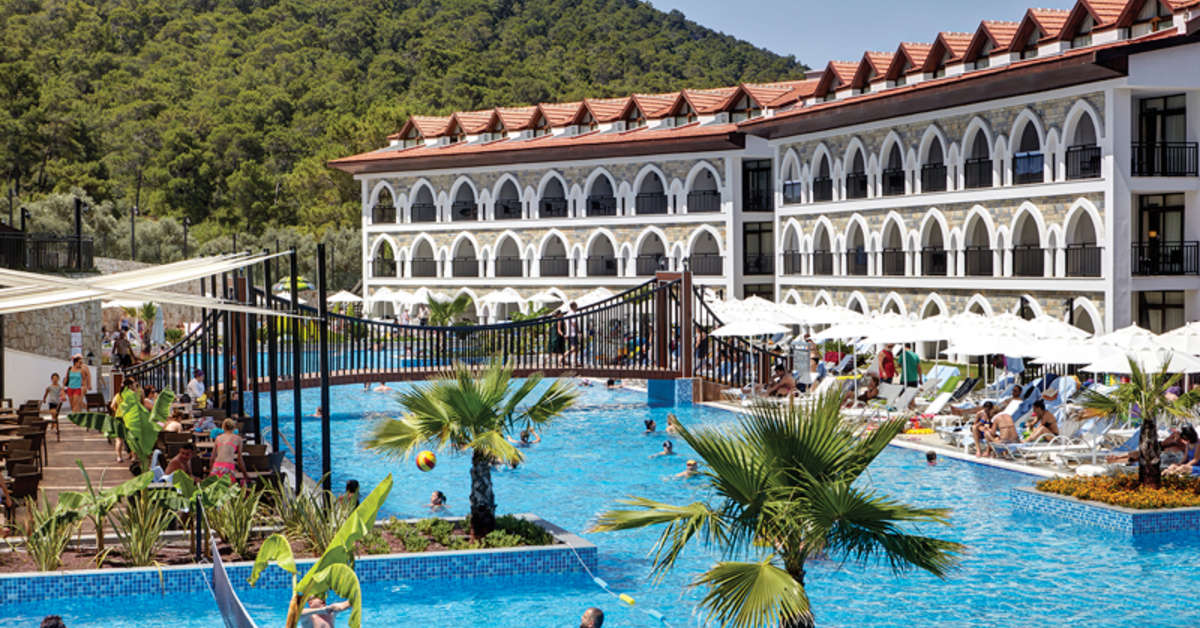 Een foto van het zwembad bij Ramada Resort by Wyndham Akbuk