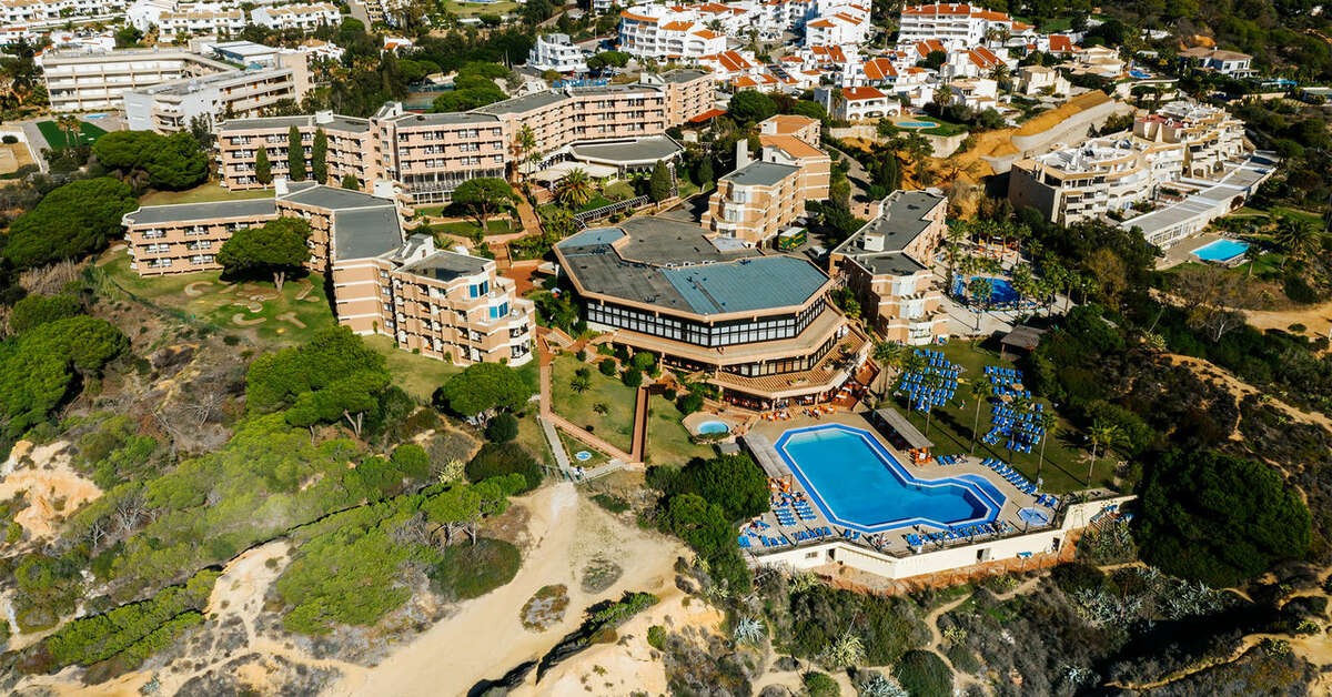 Een foto van de buitenkant van Auramar Beach Resort