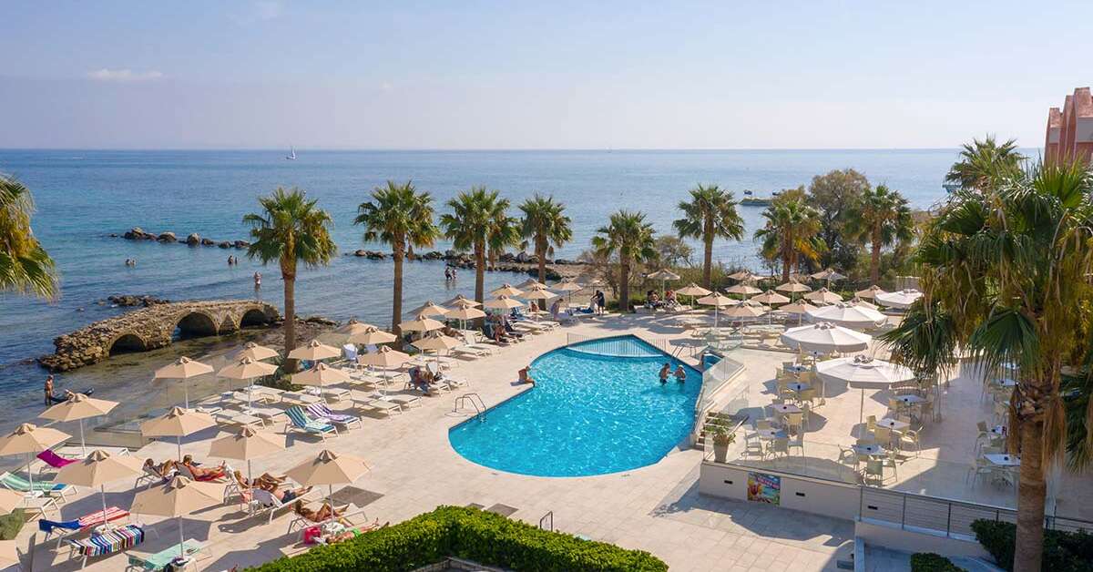 Een foto van het zwembad bij Xenos Kamara Beach Aparthotel
