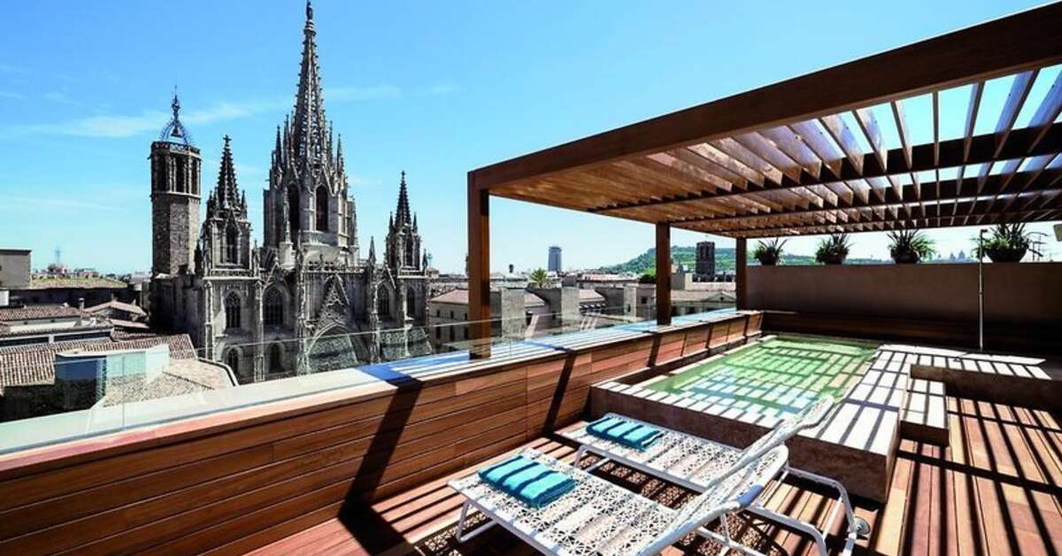 Een foto van het zwembad bij Lamaro Hotel