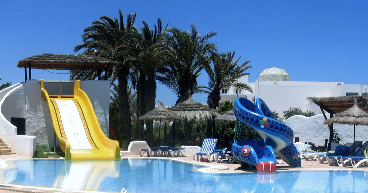 Een foto van het zwembad bij Hotel Fiesta Beach