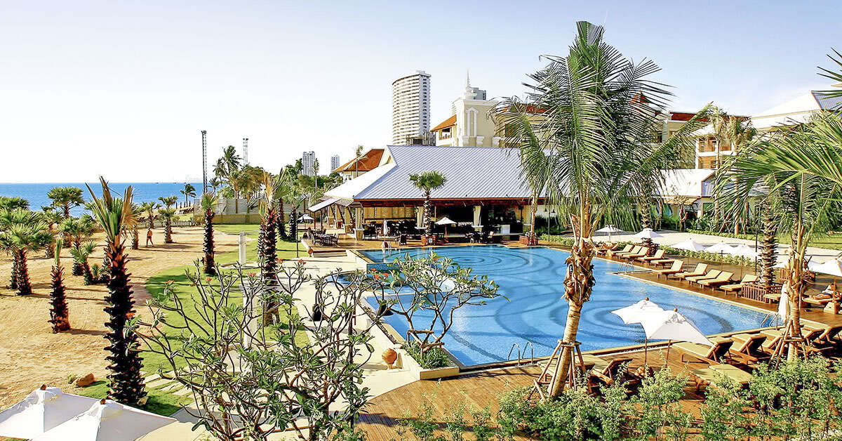 Een foto van het zwembad bij Ravindra Beach Resort & Spa