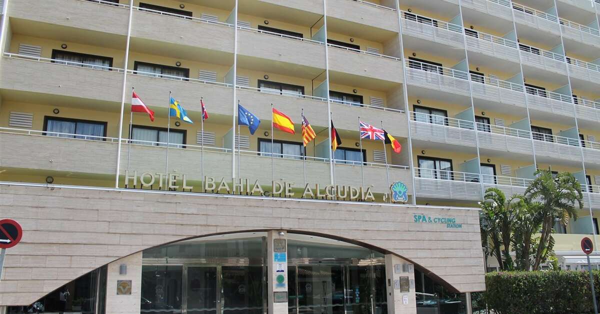 Een foto van de buitenkant van Hotel Bahia De Alcudia