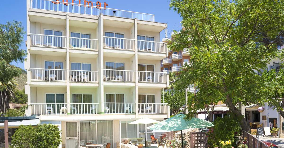 Een foto van de buitenkant van Sutimar Hostal
