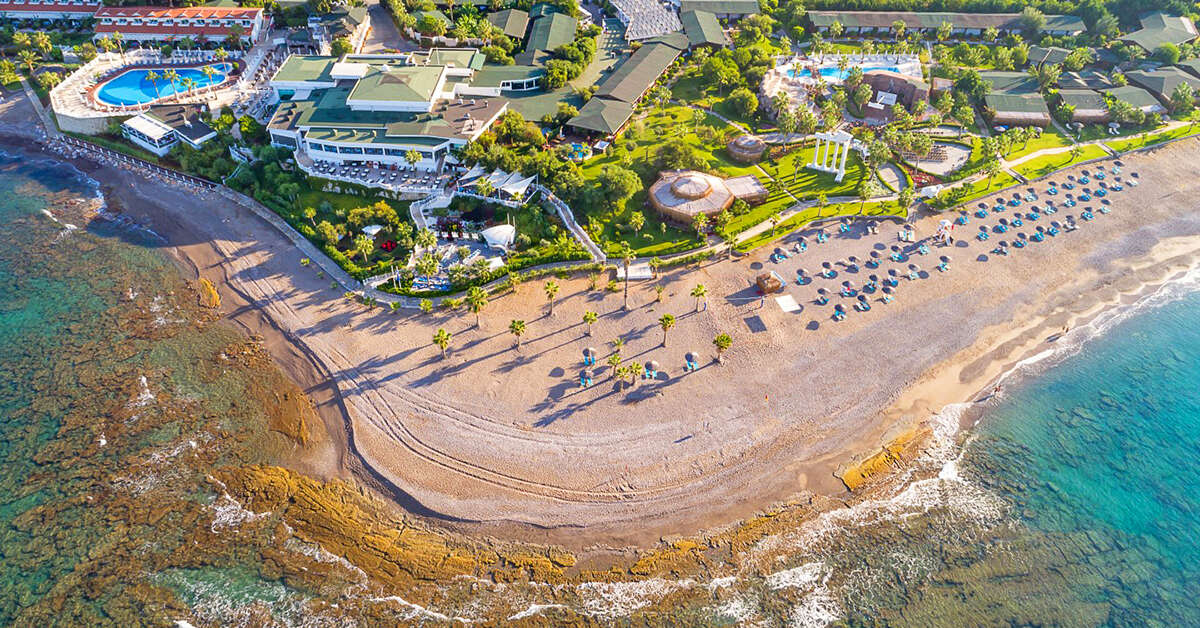 Een foto van het strand bij Flora Garden Beach Hotel
